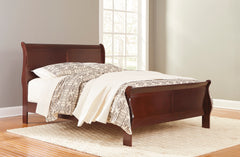 Reddish Brown / Bed / Queen, product view; view 12; shown pieces are reference views; only the selected configuration is included - 12