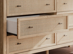 Soft Gray / Light Oak Look / Dresser, design detail; view 20; shown pieces are reference views; only the selected configuration is included - 20