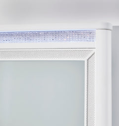 White, decorative border detail - 3