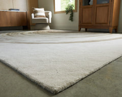 Ivory/Brown/Gray 5' x 7', pile and edge detail - 7
