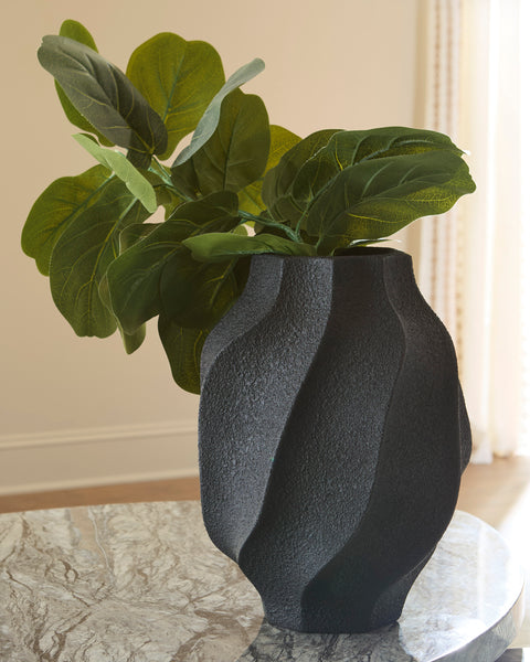 Judworth Matte Black Sculptural Polyresin Vase
