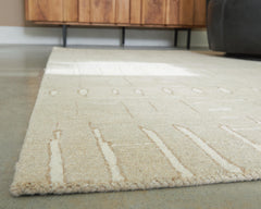 Tan/Ivory 91.25" x 115.25", pile and edge detail - 3