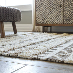 Ivory/Brown 93" x 122", pile and edge detail - 3